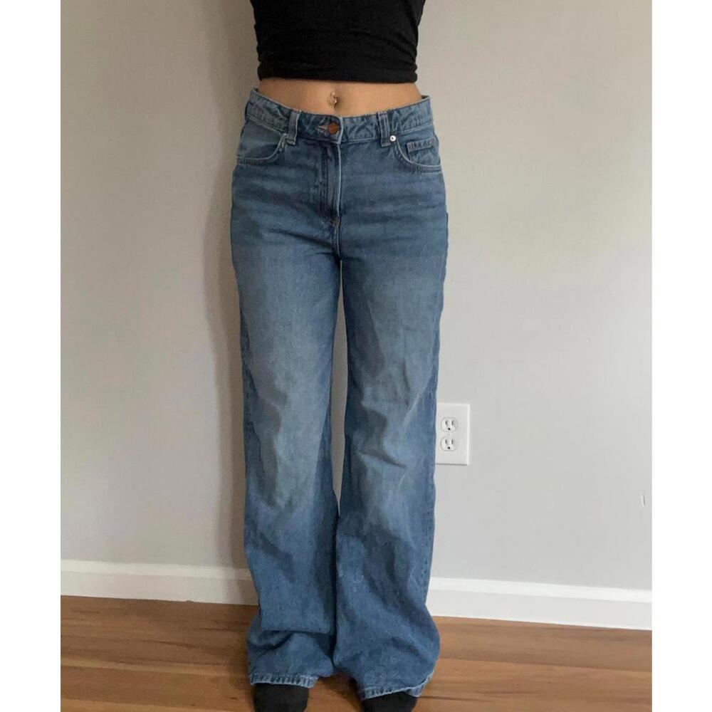 Women’s high waisted wide leg medium wash jeans